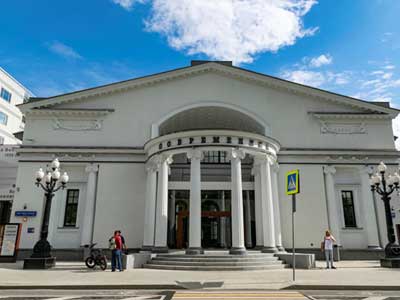 Три отставки в московских театрах